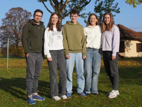 Schülersprecher:innen mit Verbindungslehrer:innen